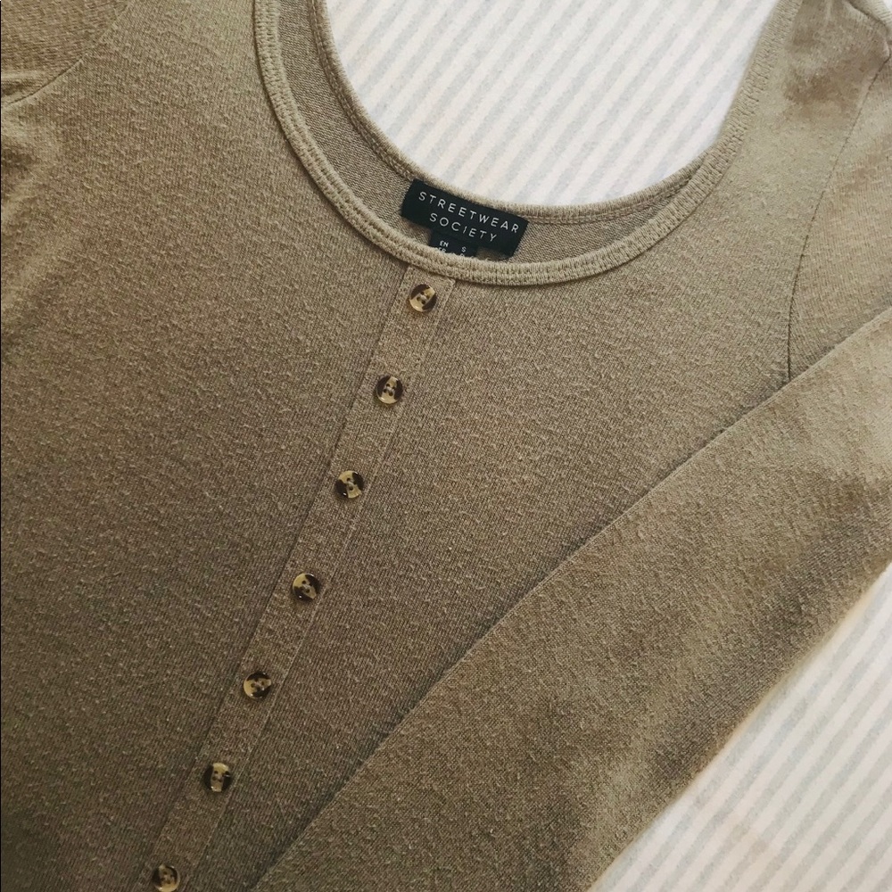 Size Small - army/khaki green long sleeve